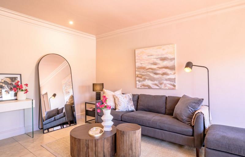 1 Bedroom Property for Sale in Sea Point Western Cape